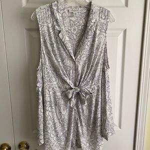 Plus Size Sleeveless Knot Front Maternity Top